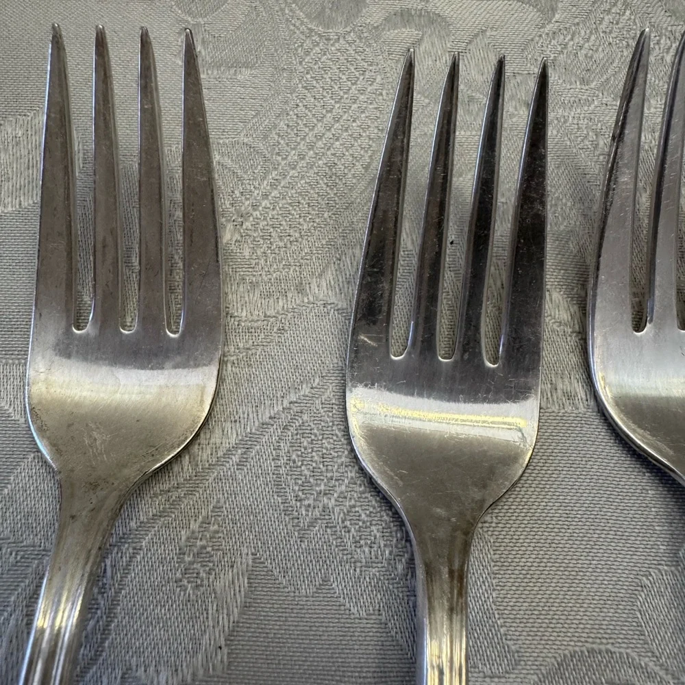 Vintage WM Rogers 1951 Magnolia Inspiration Extra Plate 6 Individual Salad Forks
